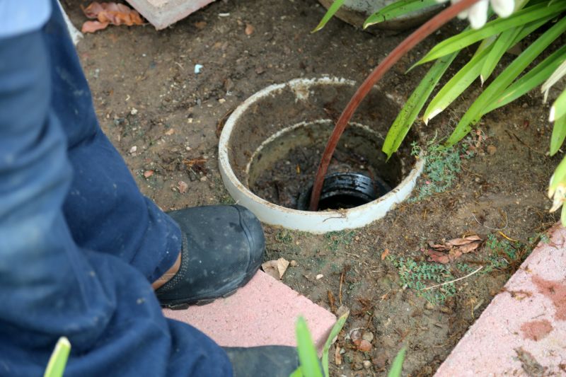 How Professionals Remove Tough Drain Clogs Safely